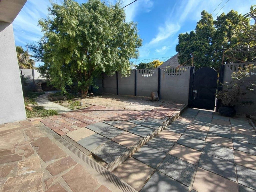 3 Bedroom Property for Sale in Van Der Stel Western Cape